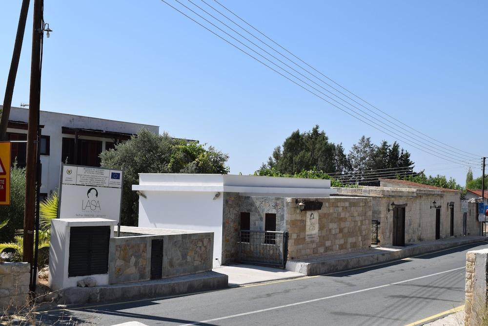 Lasa Heights Hotel Exterior foto