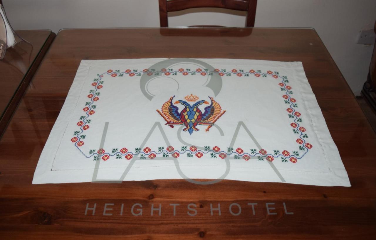 Lasa Heights Hotel Exterior foto