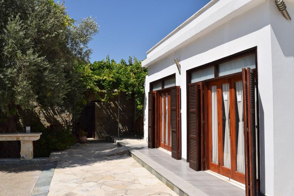 Lasa Heights Hotel Exterior foto