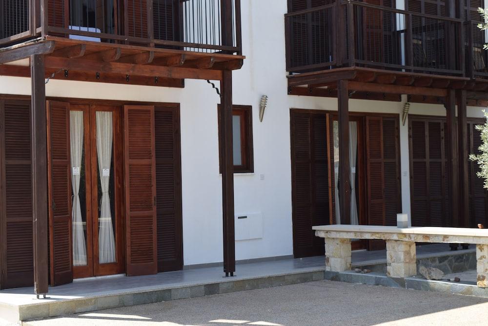 Lasa Heights Hotel Exterior foto