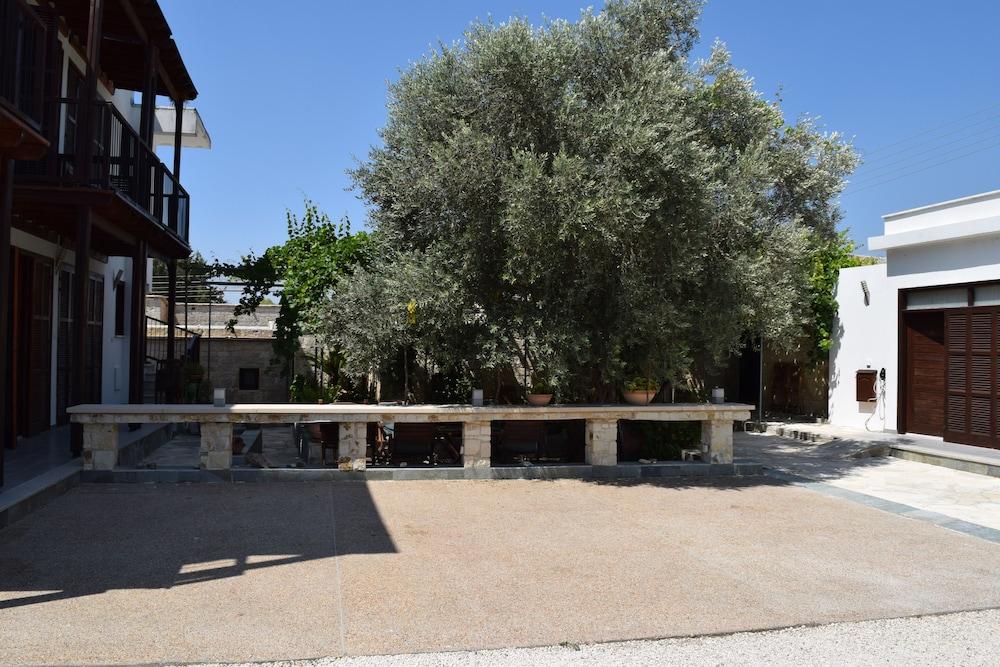 Lasa Heights Hotel Exterior foto