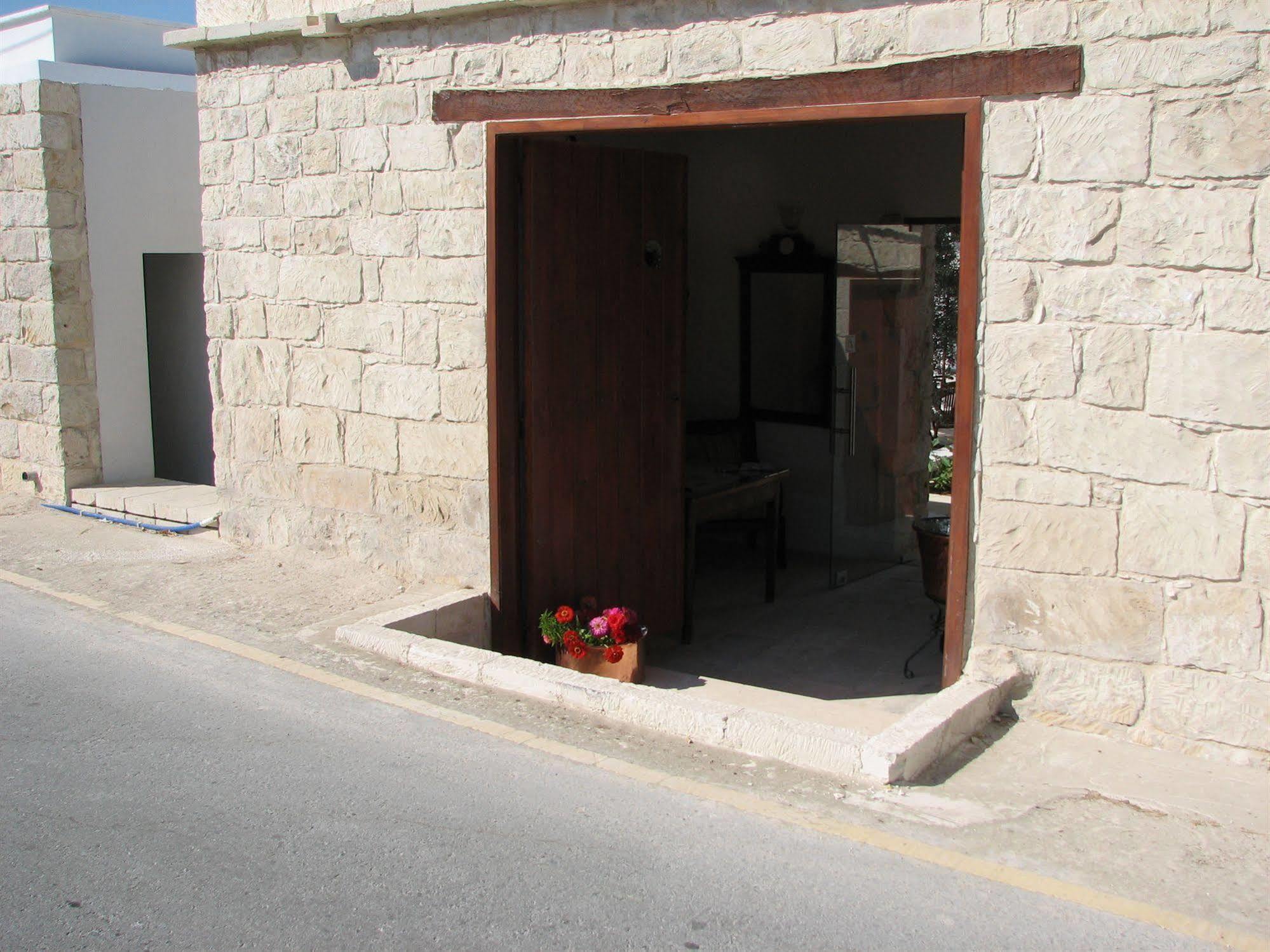 Lasa Heights Hotel Exterior foto